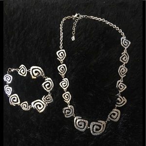 🌹Statement necklace and bracelet!